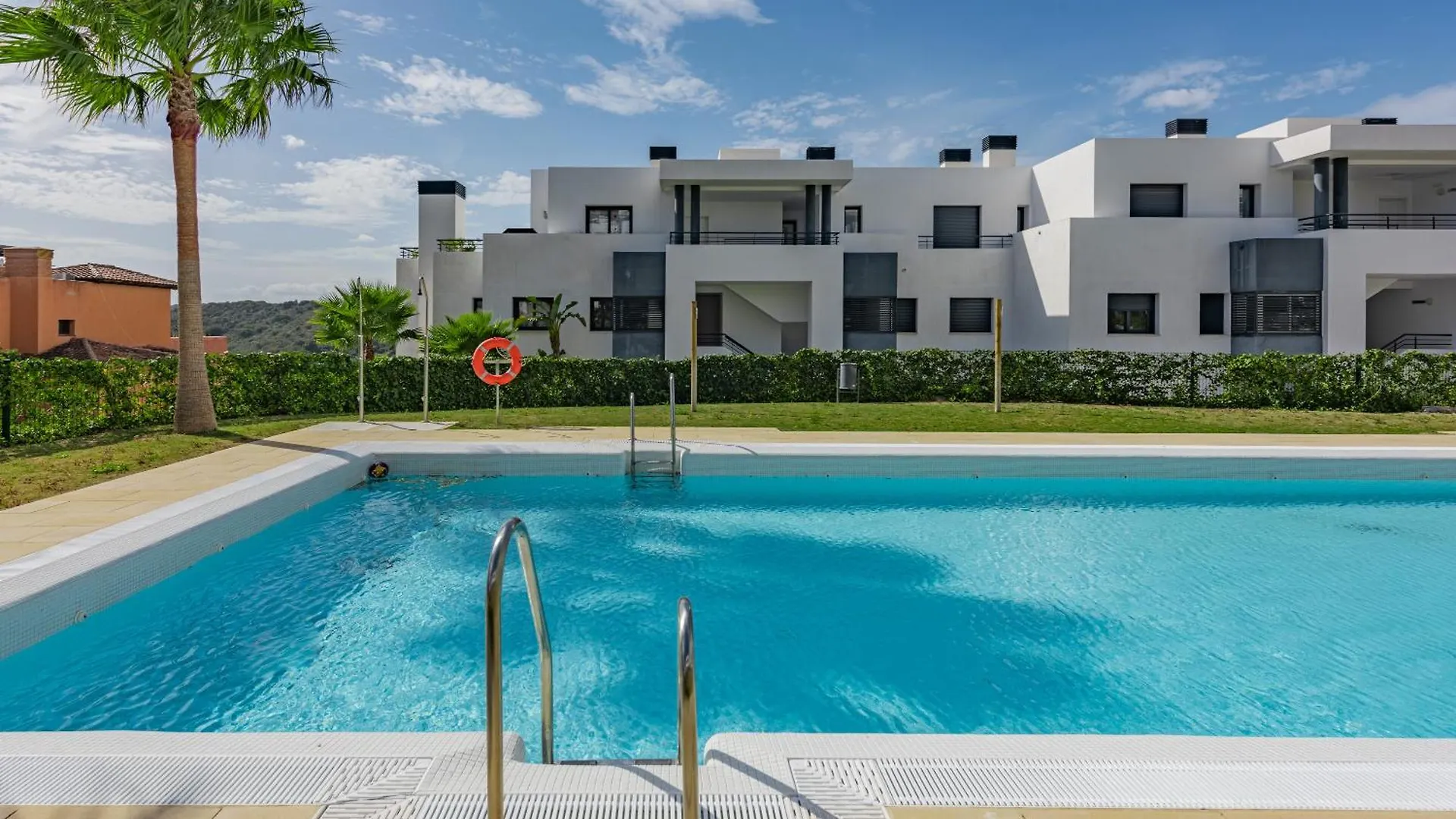 Top Casares Golf Apartment 0*,